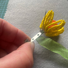 Load image into Gallery viewer, Daffodil Flower Brooch Pin Craft Kit -A creative gift idea.