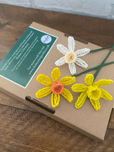 Load image into Gallery viewer, Daffodil Beaded Flower Craft Kit - A creative gift idea.