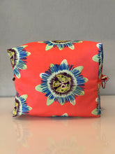 Load image into Gallery viewer, Velvet Box Bag