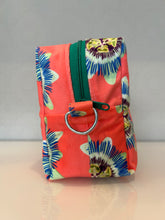 Load image into Gallery viewer, Velvet Box Bag