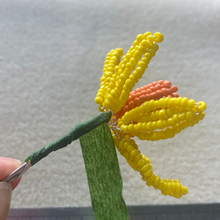 Load image into Gallery viewer, Daffodil Beaded Flower Craft Kit - A creative gift idea.