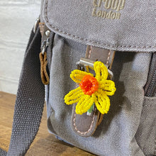 Load image into Gallery viewer, Daffodil Flower Brooch Pin Craft Kit -A creative gift idea.
