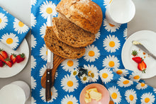 Load image into Gallery viewer, Daisy Table Runner