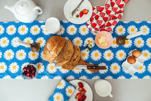 Load image into Gallery viewer, Daisy Table Runner