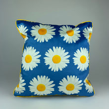 Load image into Gallery viewer, Daisy Velvet Cushion