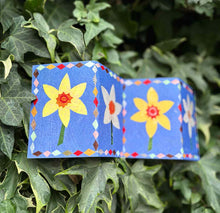 Load image into Gallery viewer, Patchwork Daffodil Concertina Card | Mother’s Day Card
