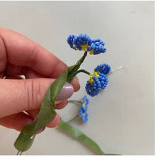 Load image into Gallery viewer, Beaded Flower Craft Kit - Forget Me Not. A creative gift idea.
