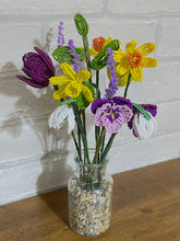 Load image into Gallery viewer, Spring Chorus Vase Craft Kit. A Creative Gift Idea.
