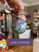 Load image into Gallery viewer, Marbled Bauble Workshops
