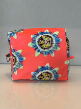 Load image into Gallery viewer, Velvet Box Bag
