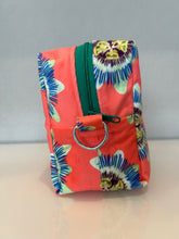 Load image into Gallery viewer, Velvet Box Bag
