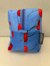 Load image into Gallery viewer, Velvet Box Bag
