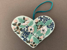 Load image into Gallery viewer, Embroidery kit - 100% wool felt Hedgerow Heart
