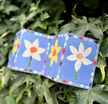 Load image into Gallery viewer, Patchwork Daffodil Concertina Card | Mother’s Day Card
